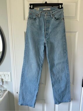 Levi’s Ribcage Straight Jeans Tango Gossip in great condition
